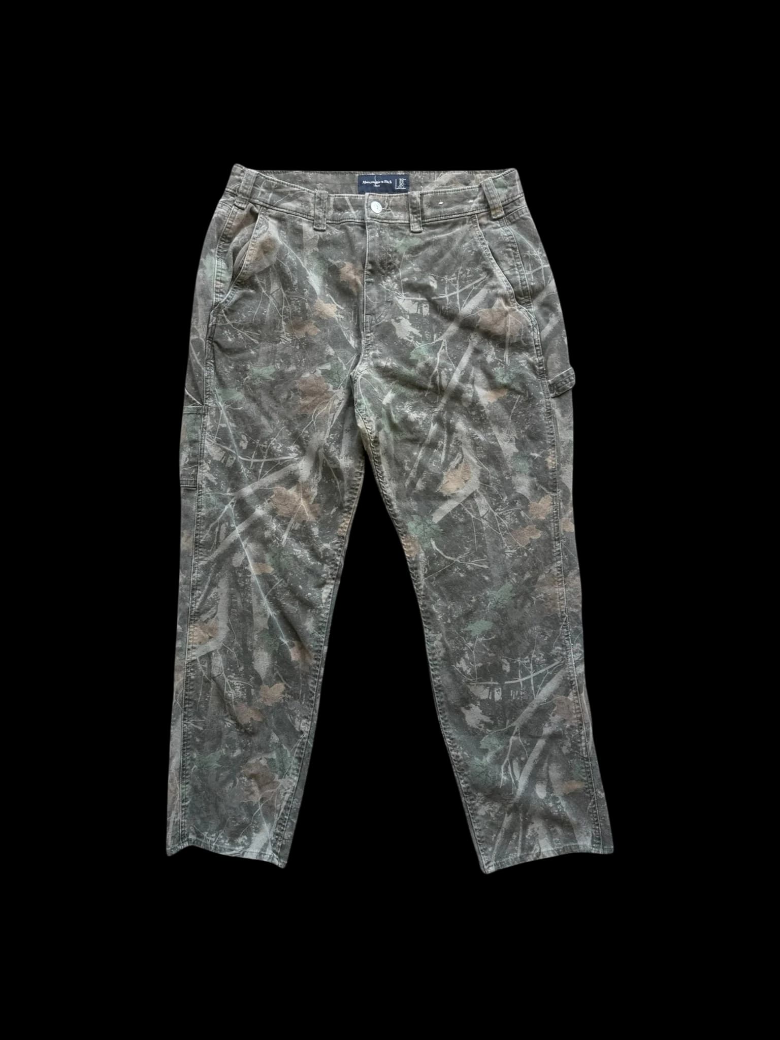 Abercrombie & Fitch Loose Camo Carpenter Pants 32x30 primary product image